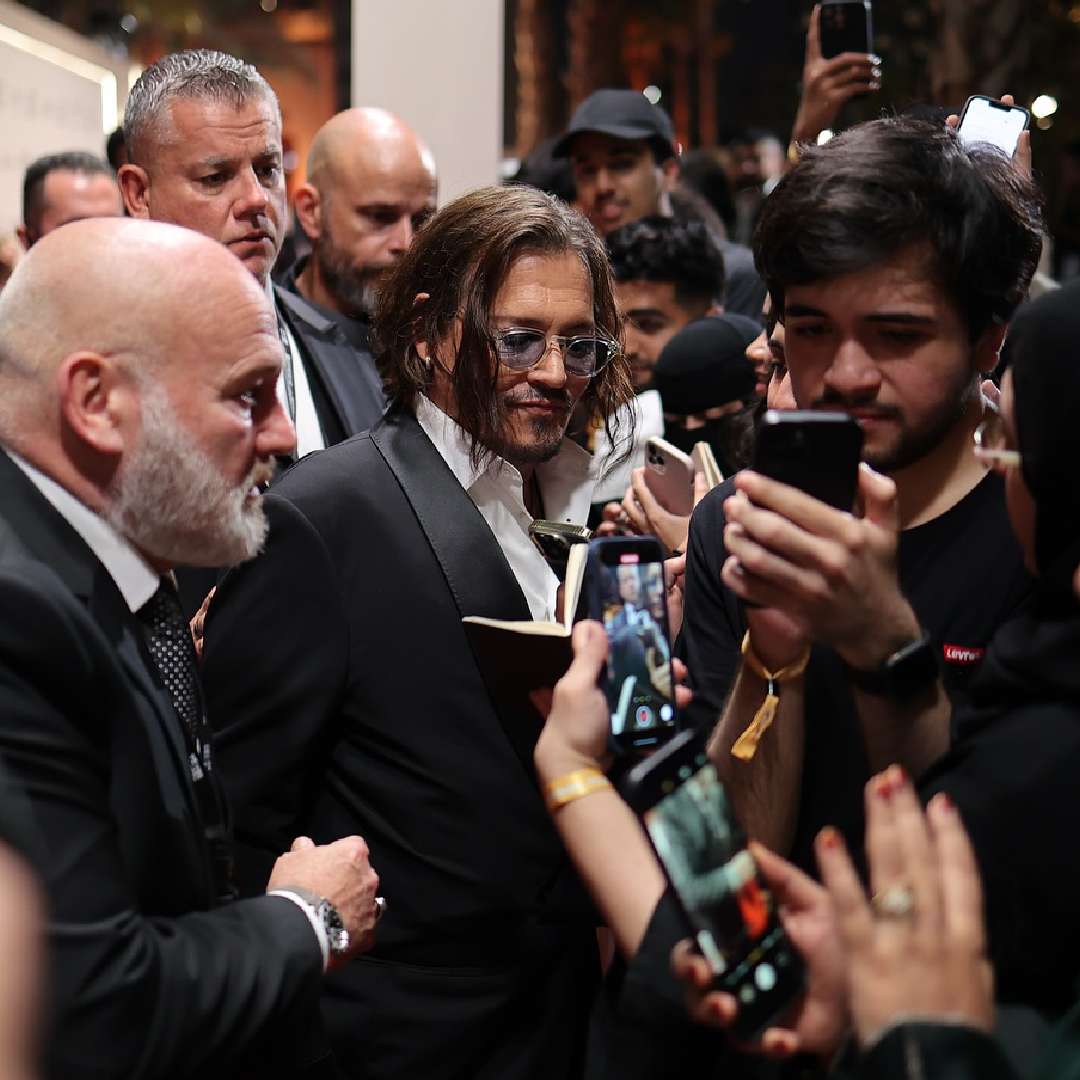 Pirates of the Caribbean star Johnny Depp interacted with fans at the festival’s closing ceremony. The 61-year-old actor looked dapper in a monochrome suit.  