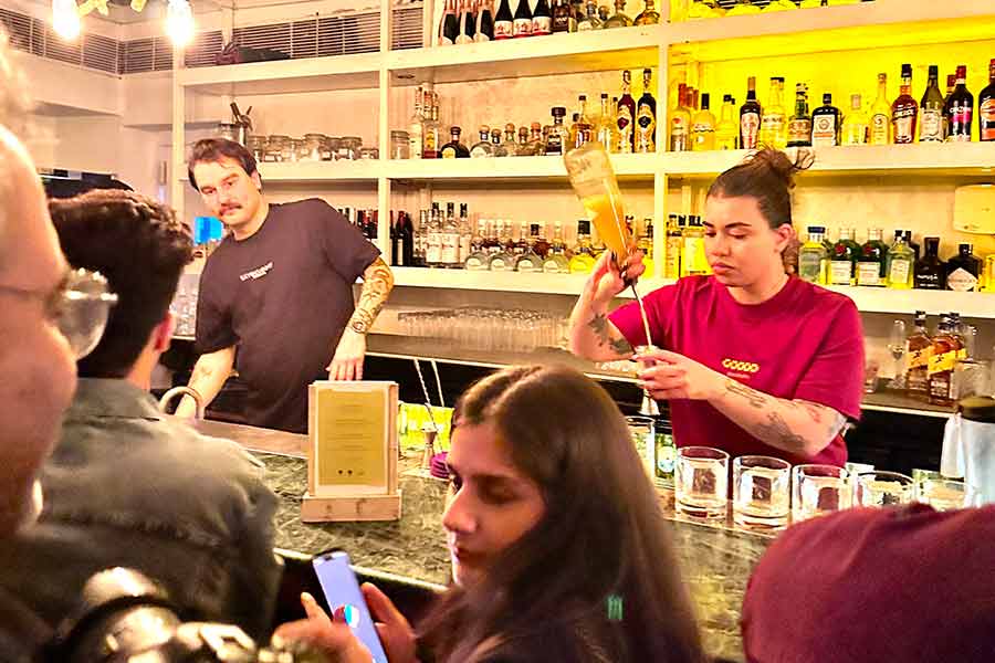 Buhre and Cibran in action behind the bar