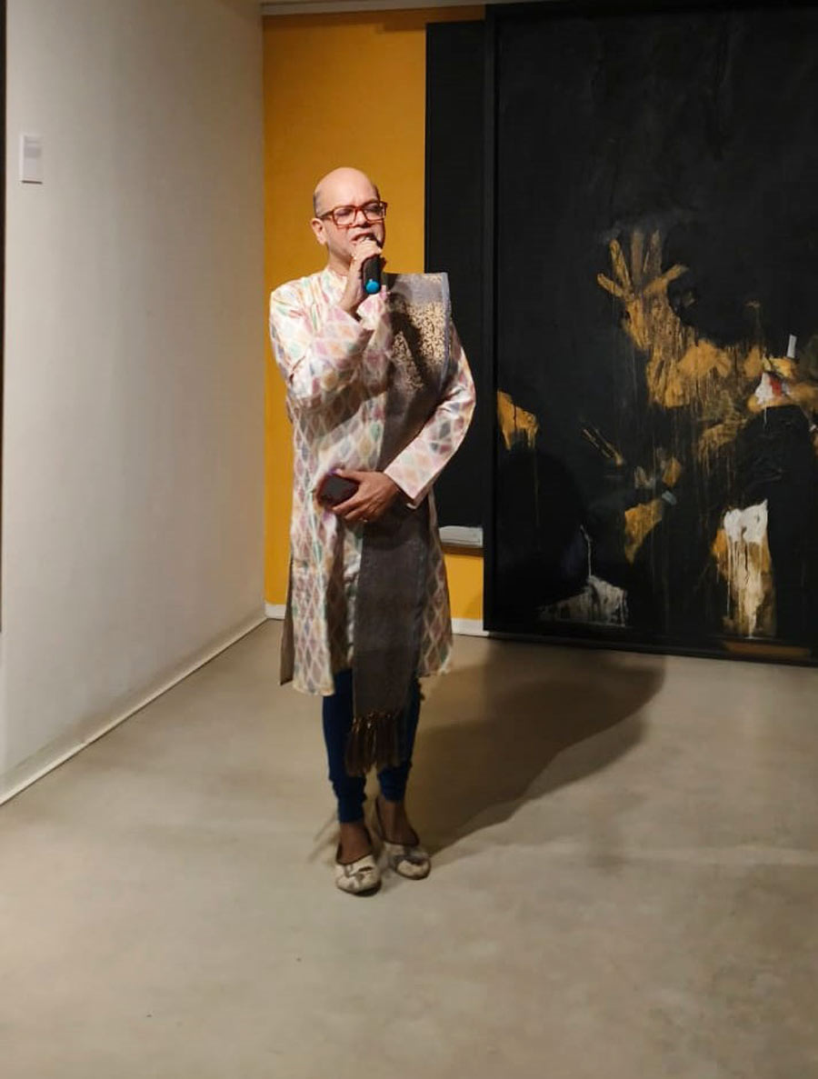 Sudarshan Chakravorty of Sapphire Creations Dance Company (which is presenting INTERFACE Ed X 2024-25 along with the Ministry of Culture, Government of India) addresses the audience ahead of the live performances