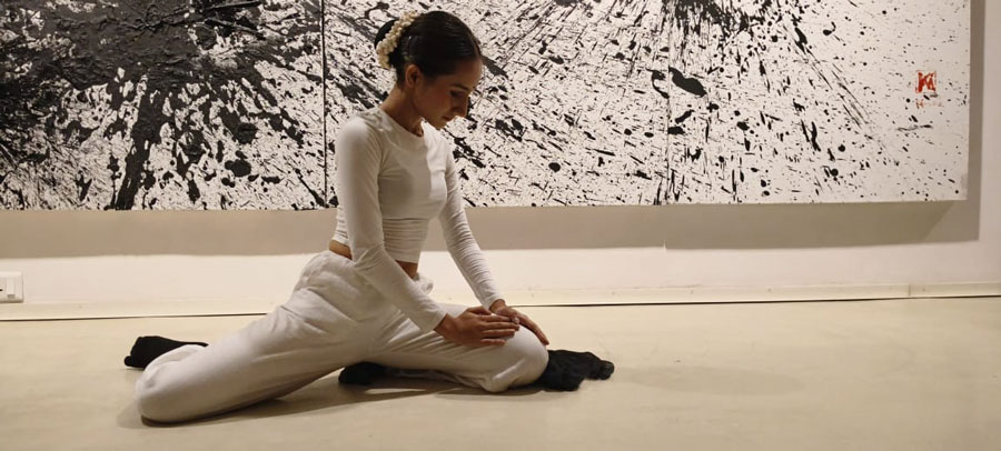 Kolkata-based Rajnandini Pal, an exponent of Bharatanatyam and more contemporary forms like waacking, is a member of the Calcutta Waack Pack, and is seen performing here against the backdrop of artist Kingshuk Sarkar’s ‘Barood’