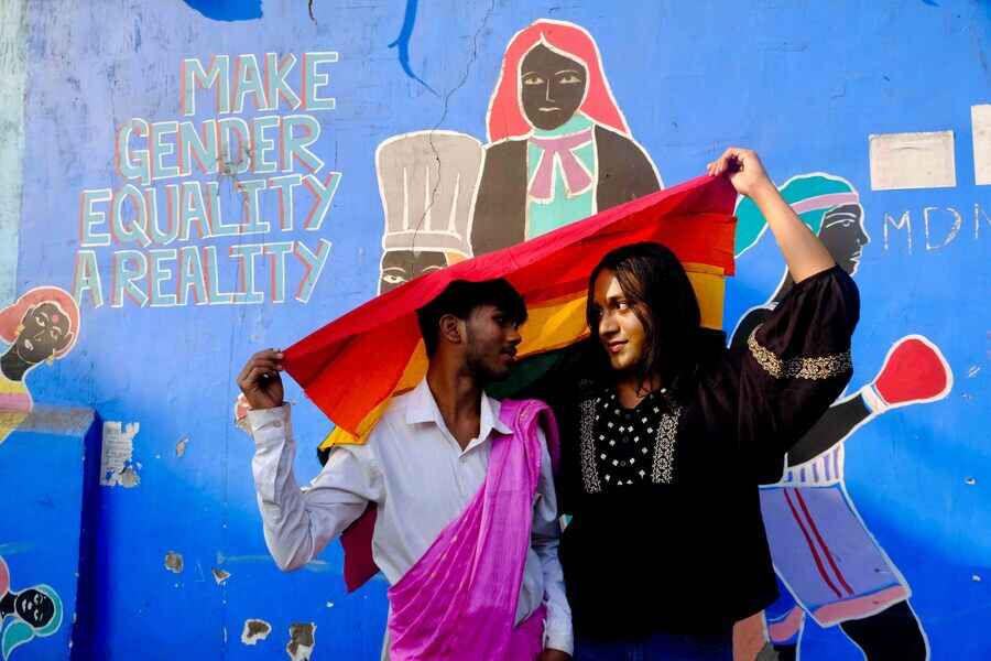Fashion is an integral part of the Pride Walk, with thousands of people smashing the binary with their innovative outfits. For (L-R) Sayan and Amy, this was of paramount importance. ‘This is a day to stand by all those who feel neglected and can’t be themselves,’ said Sayan, who sported her mother’s sari 