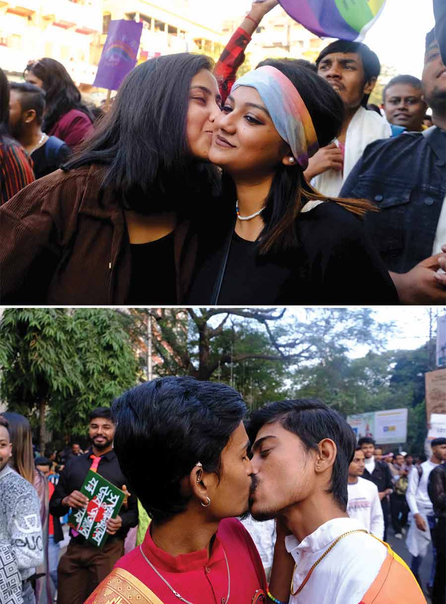 Slogans around the walk celebrated the right to love and exist, not just for the queer community, but for all marginalised groups. One of the slogans said, ‘Chhele-chheleder chumu kheyeche, meye-meyeder chumu kheyeche — besh koreche, besh koreche!’ (A boy kissed a boy, a girl kissed a girl, so what?)
