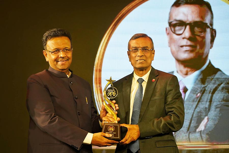 The last award of the evening, which recognised achievements over the past decade, went to Bandhan Bank founder Chandra Shekhar Ghosh. Receiving the award from Kolkata mayor Firhad Hakim, Ghosh said: ‘I believe that Bengalis have a great potential for business. The reason why I got into banking is to help people make the most of their business and make banking easy and it is an honour to be awarded on this occasion’