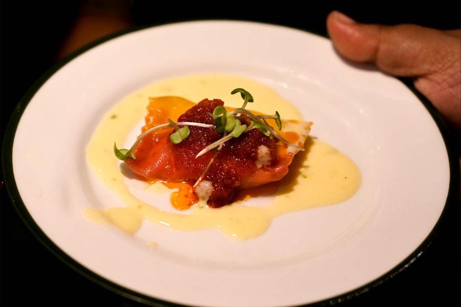 The Agnolotti pasta dish has pretty parcels of cheerful pink and yellow filled with fluffy asparagus mousse and laid on an aromatic lemon cream. It was finished off with toasted almonds and a tomato-based pasta sauce. The pasta gets its pink colour from beetroot while saffron gives it the yellow tint