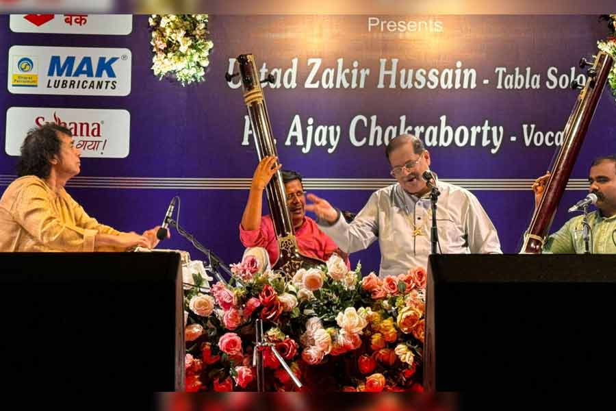 A snap when Ustad Zakir Hussain accompanied Pandit Ajoy Chakrabarty for the last time in Pune in January 2024