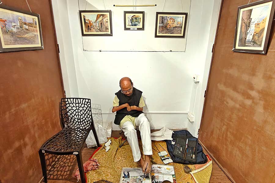 When asked what inspires him to paint and how he chooses what to paint, he replied: ‘When I am roaming around any place, I always look around and if I see an interesting subject, I take out my equipment and start painting. I like the natural light a lot.’ When we spoke to Ranjan, he was painting a picture looking at a tablet and said: ‘These are pictures of my paintings. If I am at an exhibition, I use these for references.’ Ranjan also teaches art. He started by teaching at home before opening a professional centre