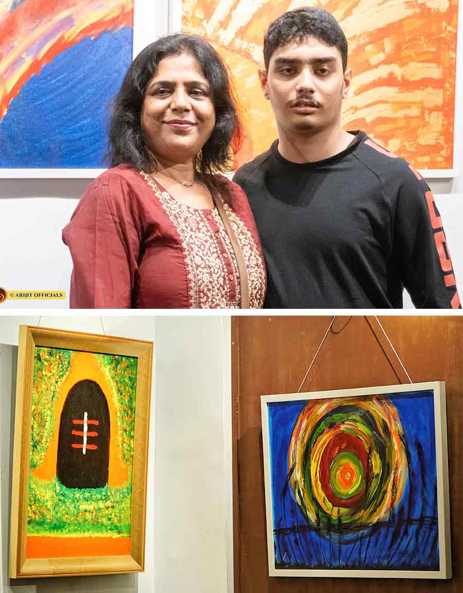 The youngest artist, whose art was lauded by all who visited the exhibition, was Soham Das, a 14-year-old non-verbal child with autism and other challenges. My Kolkata spoke to Soham’s mother, Sunanda Das, who said: ‘Soham has always been artistically inclined but I didn’t realise it until his doctor, Amit Ranjan Biswas, told me that he paints abstract pictures. I had no idea about abstract art before that.’ Soham also has social anxiety, which is controlled through his art