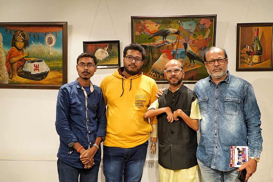 Arijit Mukherjee, once a director for television, turned his life around and wanted to build a platform to uplift those who do not have a platform for themselves. All the artists present were from his Shakti Samman 2022-23 winners. Using his platform, Arijit Official, on platforms like YouTube, he tells unique stories. On his motivation, Arijit said: ‘There is a lot of sorrow all around us. Today, people think they don’t want to live any longer but look at these six artists they have all been through a lot. What if they had stopped fighting? Through their art they display courage and with Colours of Courage I wanted to show the beauty of life through art’