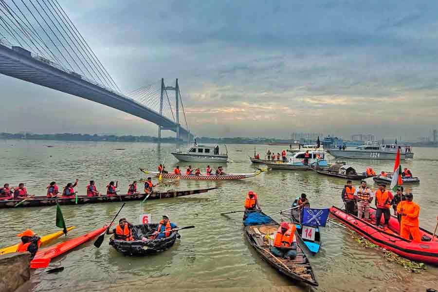 All boats participating in the Ananda Boat Show showcased together at the closing ceremony on the Hooghly near Prinsep Ghat on Saturday