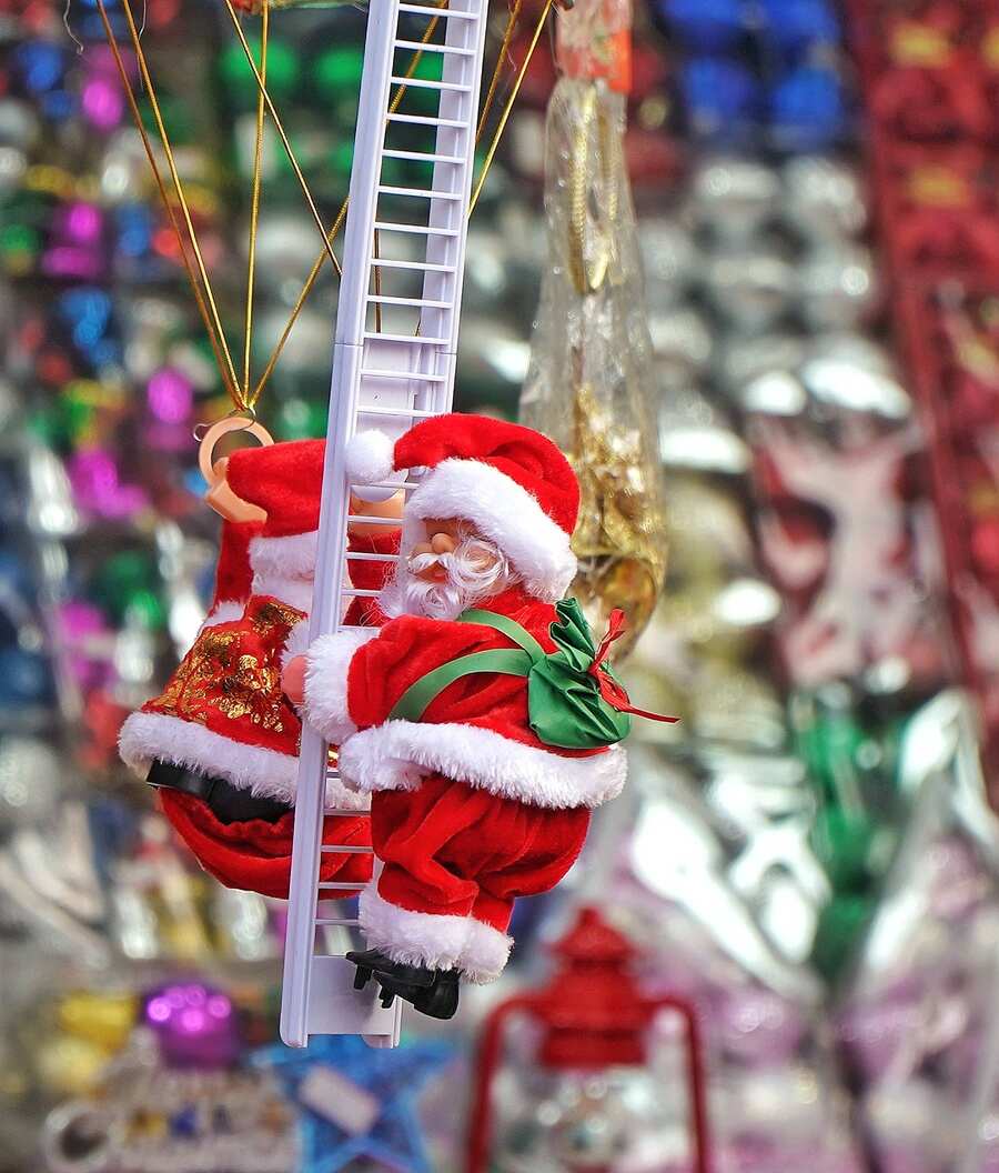 Need more cuteness for your decor? Check out this tiny Santa climbing up a ladder. Get this for Rs 700 
