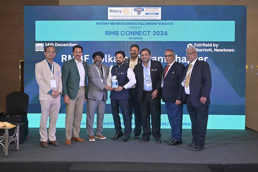 All 11 participating RMB chapters were felicitated at the event including the Delhi chapter (in picture) who spoke to My Kolkata and said: ‘The event was very well organised. We were hoping for a little more networking time with individuals. The highlight of the event was Major Vikram Dev Dogra’s session and the stand-up by Ashish Vidyarthi’. Five individuals had turned up from RMB Delhi, one of the larger groups, at the RMB Connect