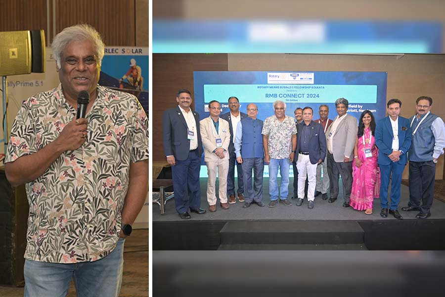 After all the serious business-related talks and discussions while networking, there was a brilliant performance from actor/stand-up comedian Ashish Vidyarthi. The performance changed the mood at the event, giving everyone an extra kick of energy to fill up the venue with fun and laughter. Vidyarthi took pictures with several of the attendees thereafter