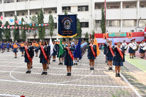 The event began with the eagerly awaited Inter-House March Past, a vibrant display of precision and unity. Leading the procession was the Student Council, followed by the spirited contingents of Arundhati House, Satavisha House, the Guides, Vishakha House, and Anusuya House. Bringing up the rear with pride was the School Band, their beats echoing the pulse of the day. The Chief Guest graciously took the salute for each group. Under the leadership of the Games Captain, the Student Council conducted a solemn oath-taking ceremony, committing to uphold the values of sportsmanship and discipline.