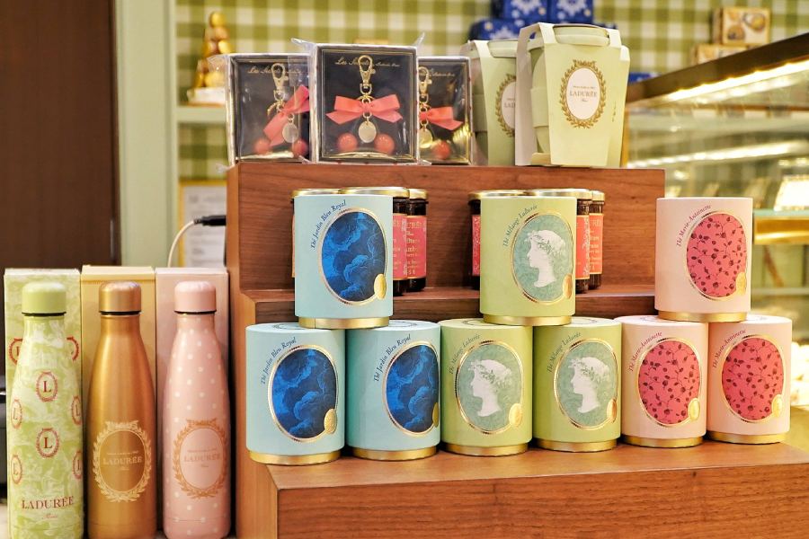 If you are looking for offbeat gifts, Laduree has handcrafted, gold plated key chains, priced at Rs 6,500. They also have raspberry and strawberry jams, tea bags, and bottles, priced at Rs 1,400 each, Rs 3,299 for 20 pieces (comes in three flavours), and Rs 3,500 respectively