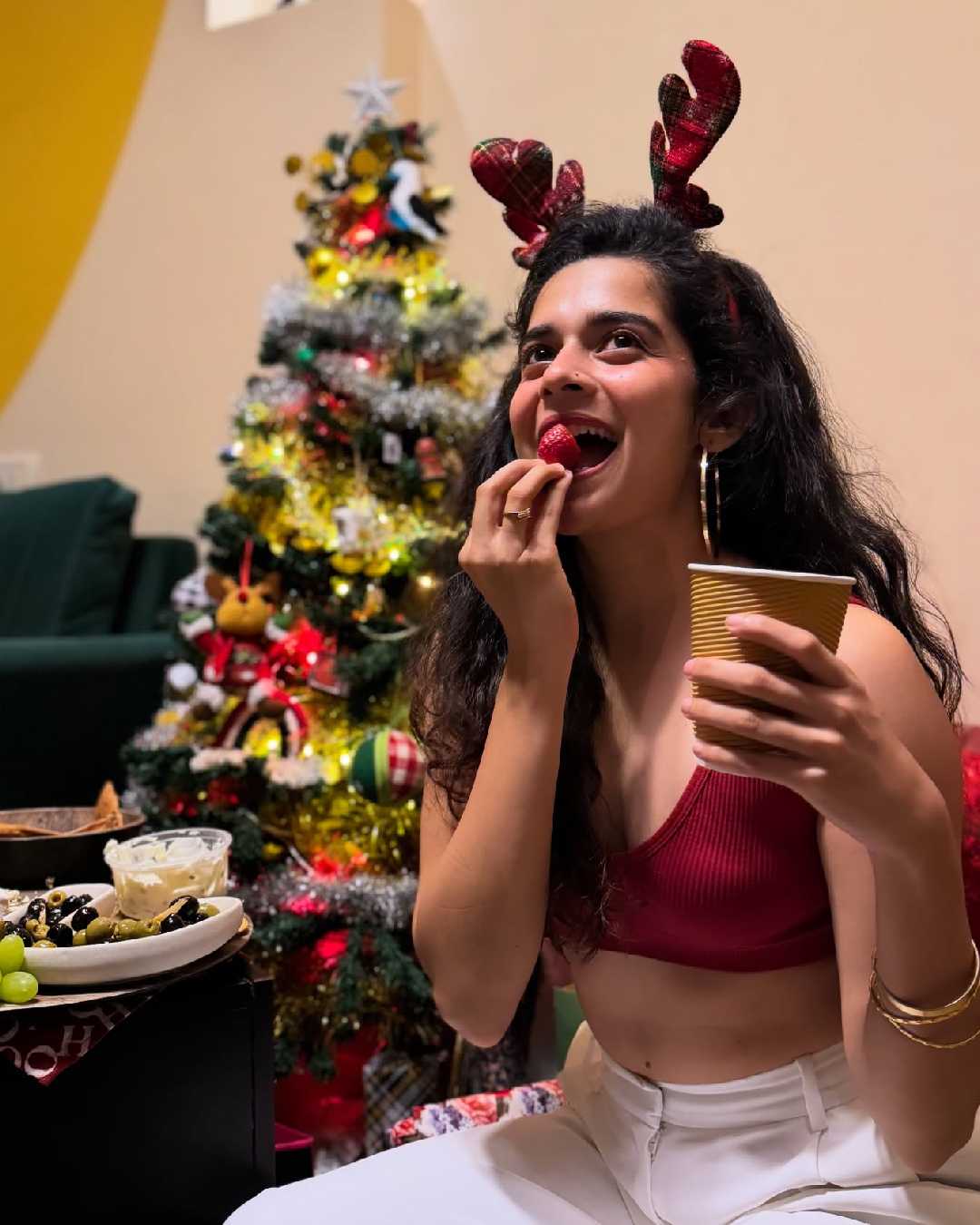 Little Things actress Mithila Palkar gave a masterclass in minimalism with her Christmas ensemble. She paired a red jersey crop top with white trousers. 