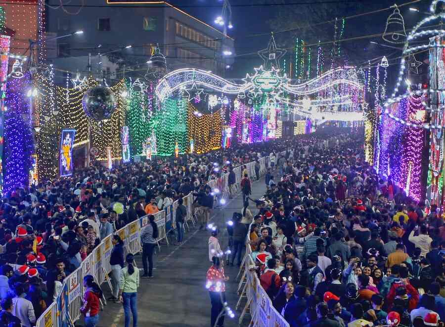 One last top-angle look at the thousands who descended on Park Street on December 25 evening to keep their annual date with Kolkata’s unofficial ‘Party Street’
