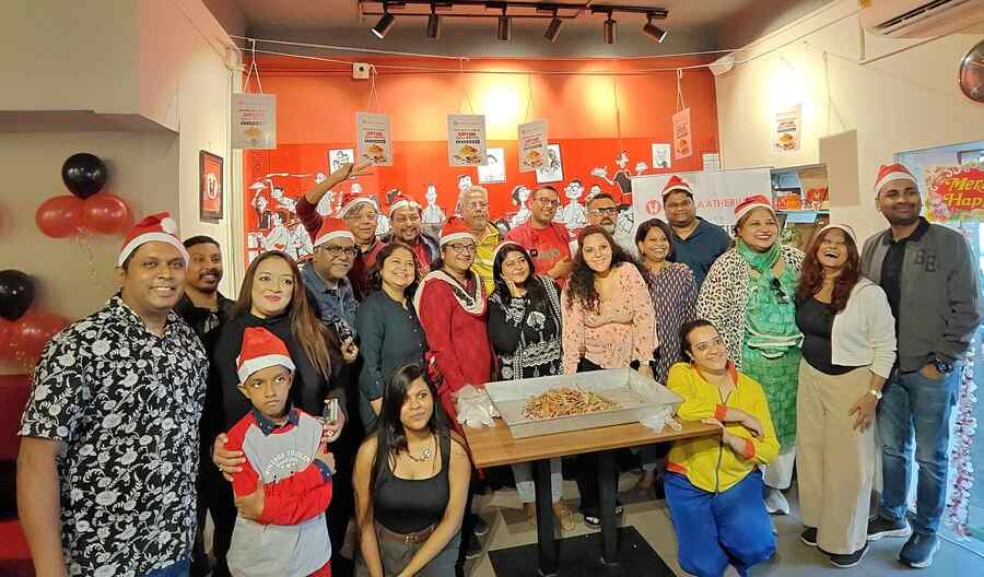  Influencers and patrons joined the mixing ceremony along with team Hanglaatherium