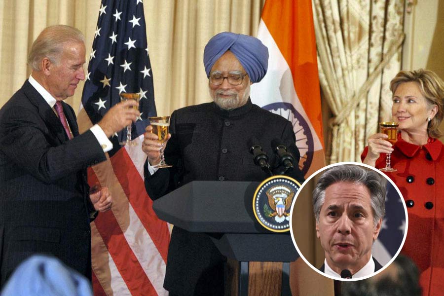 In this Nov. 25, 2009 file image, Prime Minister Manmohan Singh with US Secretary of State Hillary Clinton and Vice President Joe Biden at a toast for 'Indo-American' friendship at a luncheon in Washington.
