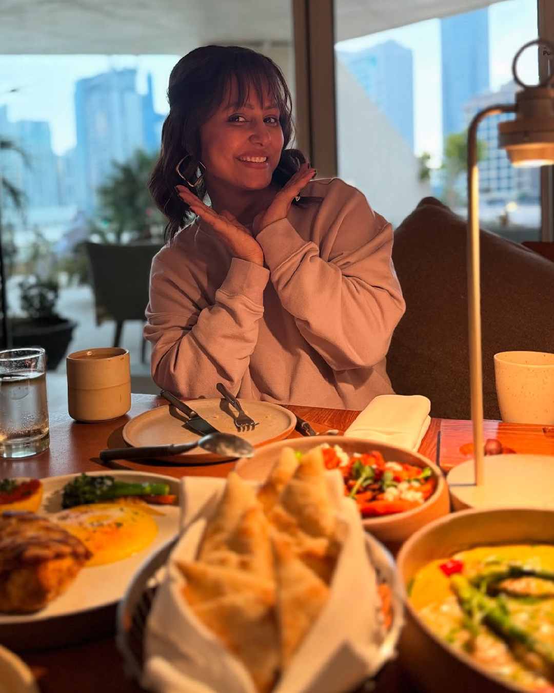 Hina Khan also indulged in scrumptious meals. The actress gained prominence for her role as Akshara in Yeh Rishta Kya Kehlata Hai. Her most recent work is the film Shinda Shinda No Papa.