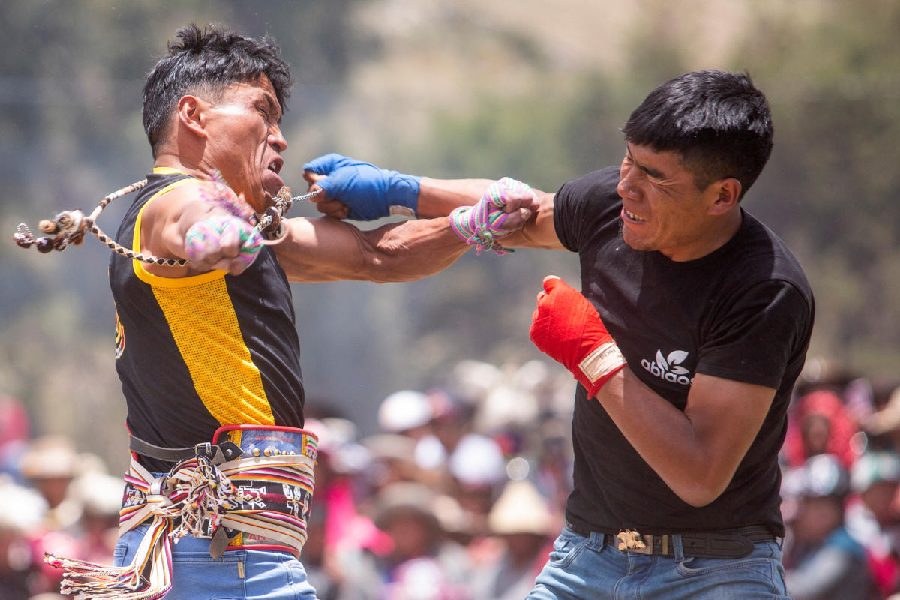 Bury the hatchet with fists: With a bit of head movement on the display, men exchange blows.