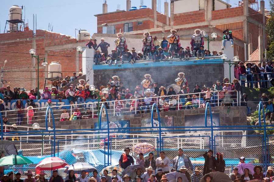 Fight to befriend: Musicians and spectators egg the participants on at the festival. 