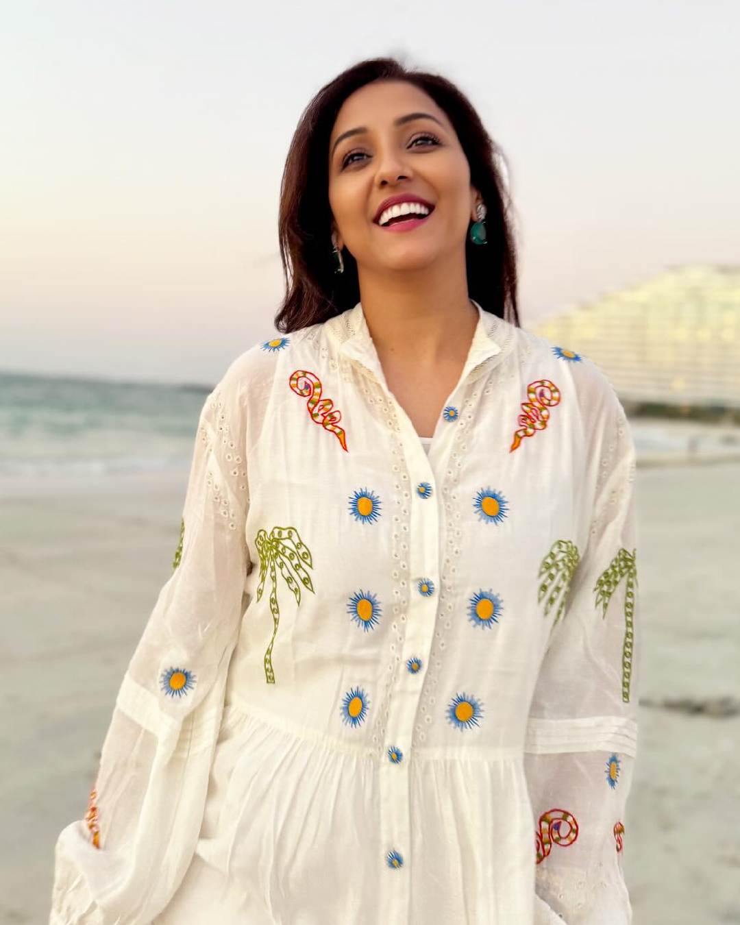 Ishq Wala Love singer Neeti Mohan strolled along Dubai’s Jumeirah Beach in a white shirt dress.