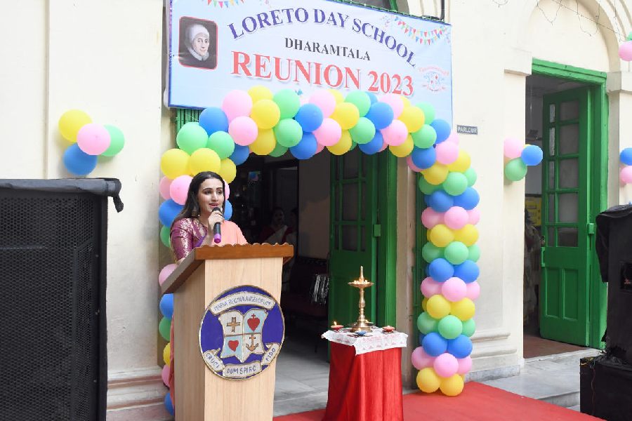 The event was gracefully hosted by actress and former Loreto student Falaque Rashid Roy.