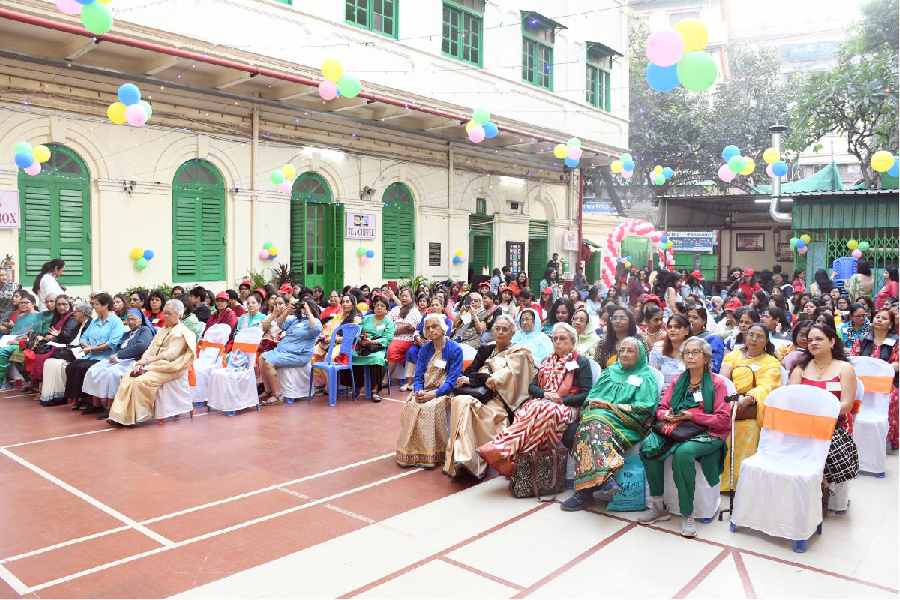 The crowd saw participation from students of batches ranging from 1958 to 2022. 