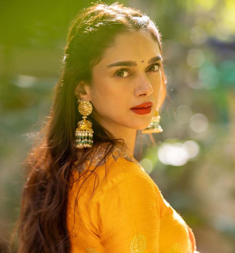The Padmaavat actress wore golden jhumkas and skipped the necklace.