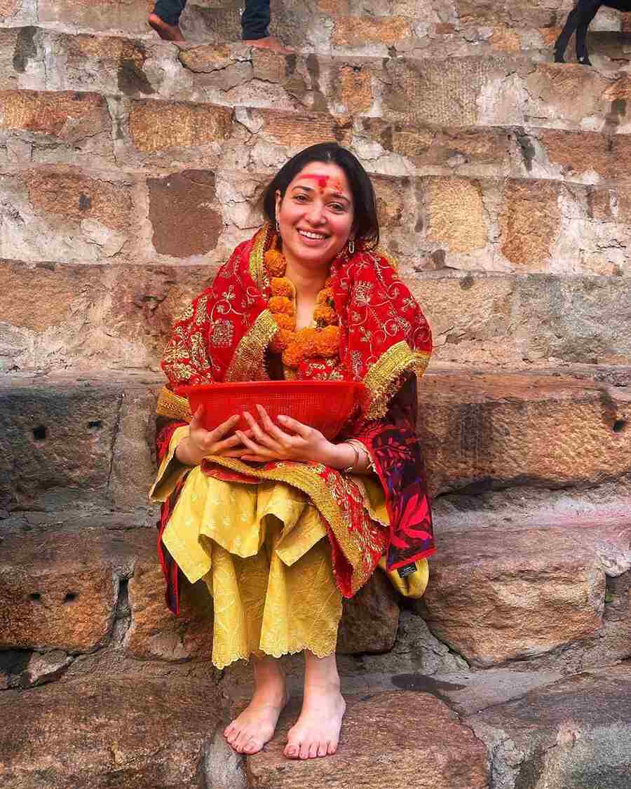 For a visit to the Kamakhya temple in Guwahati, Tamannaah Bhatia went with a yellow salwar kameez and maroon shawl. She kept it simple with a loose low bun and golden earrings.