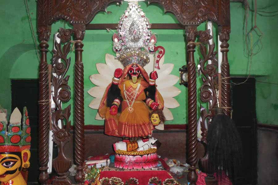 Dhanwantari Kalimata deity, Majilpur            