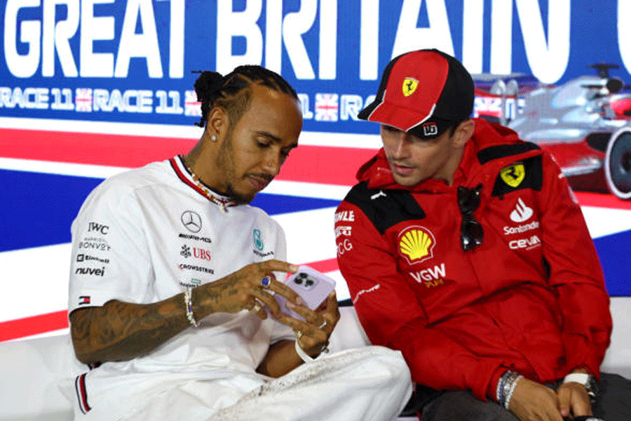 Lewis Hamilton 'set for shock Ferrari move' from Mercedes in 2025