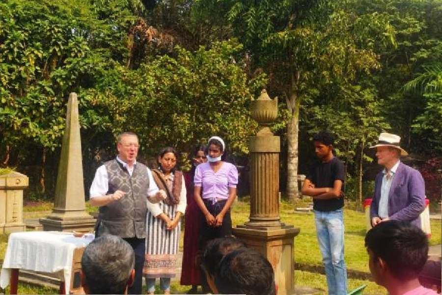 The British Deputy High Commissioner, Andrew Fleming, and (right) Lord Charles Bruce, chairperson of Calcutta Scottish Heritage Trust, attend the event at the Scottish cemetery on Karaya Road on Saturday