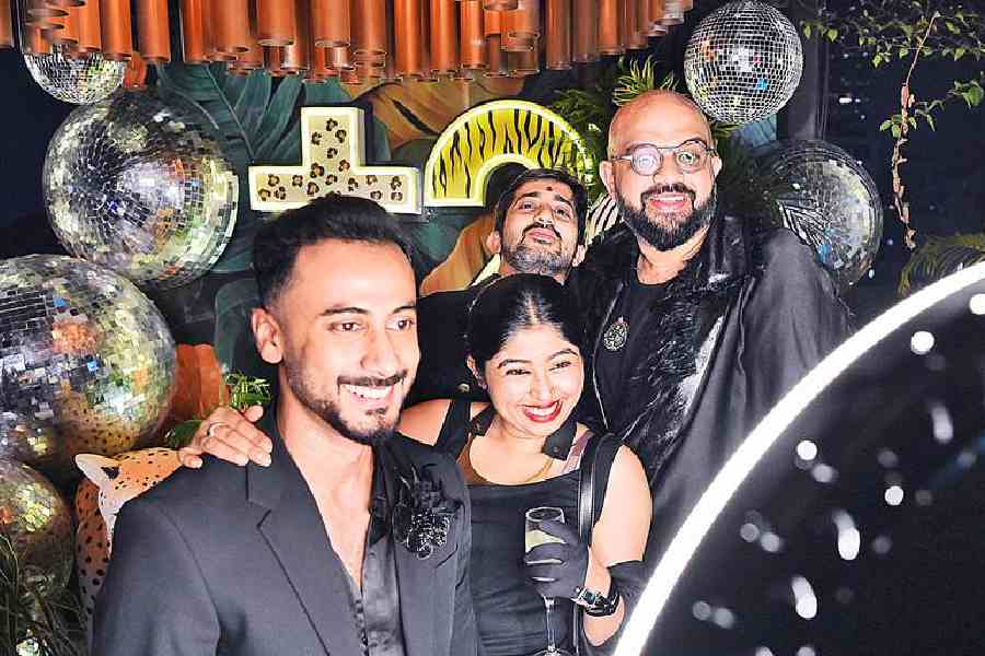 Abhijith Chanda, Monalisha Manna, Sayak Chakraborty and Roy Abhisek at the Gif corner