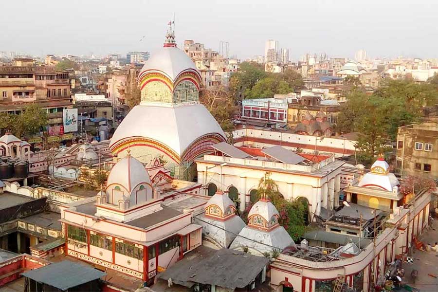 Some pointed out it has been known that offering twin goats to the Hindu goddess at Kalighat worked wonders. But by then, Ochterlony was so desperate that he had little patience for matters to be left to the divine