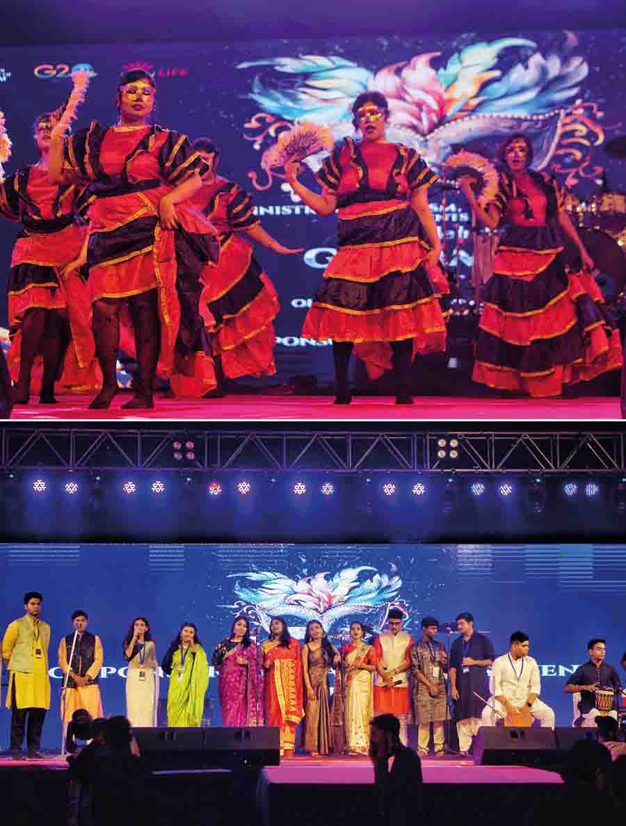 The diverse Indian culture was celebrated through a performance by the institute band. Students also performed eastern and contemporary dance along with a fashion show