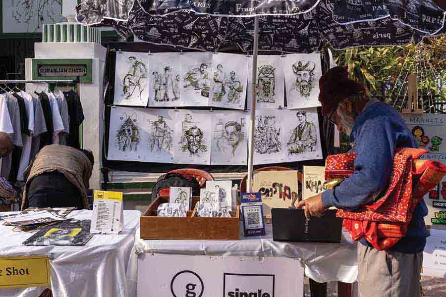 Stalls were dedicated to paintings alongside bakery, handicrafts, jewellery and more