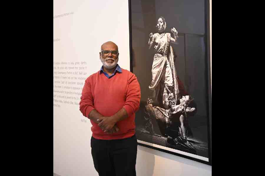 Sudharak Olwe poses with his artwork