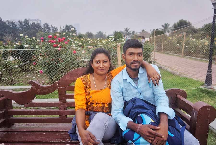 Lovebirds Rita Singh and Susanta Das, who work near Eco Park, make it a point to steal precious moments together, whenever they can