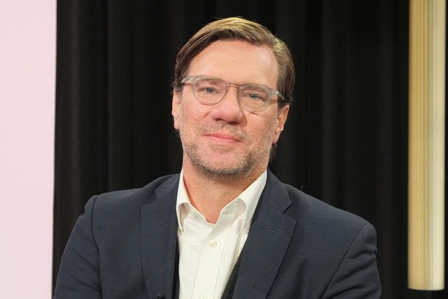 Security expert Nico Lange says past delays in supplying weapons to Ukraine are impacting its defense capabilities now