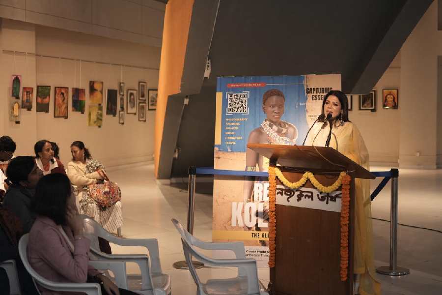 “It is such a mesmerising experience to see artists and photographers from all over the world exhibiting their artworks. The variations in their cultures and personalities are reflected in the frames. It feels like I am travelling all over the world inside one gallery. Thanks to Hillol and Chandan for organising such an extraordinary event,” said actress and artist Nondinii Chatterjee while inaugurating the exhibition.