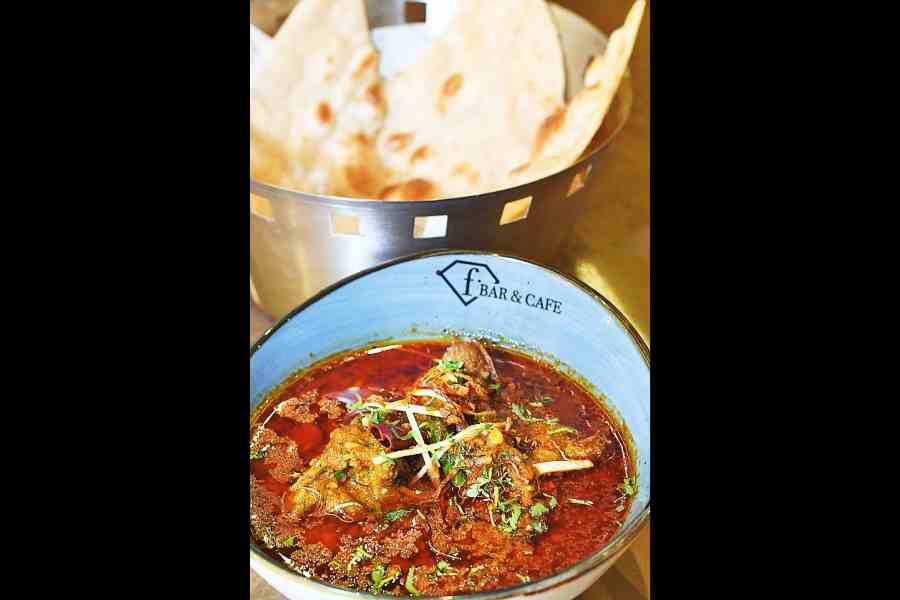 Capturing the essence of Kashmir’s delicacy, Mutton Roganjosh features tender mutton cooked in a rich and aromatic gravy. Paired best with Butter Naan