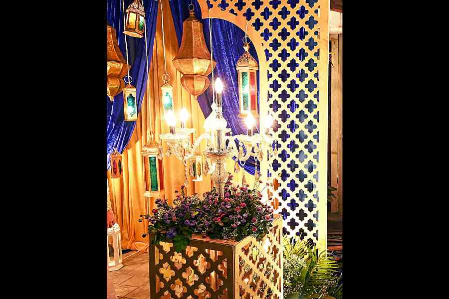 The whole club was decked up with Moroccan lamps and Arabian decor to match the vibe of the soulful night