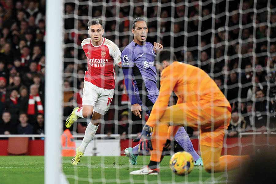 Leandro Trossard en route to scoring the goal that sealed the game for Arsenal