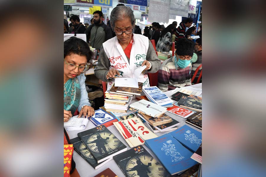 Das handles all the logistics — from introducing the books and magazines to readers, to the billing — by herself at the Kolkata Book Fair
