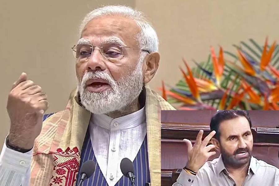 PM Narendra Modi | Congress ties Narendra Modi's OBC claim to ambition ...
