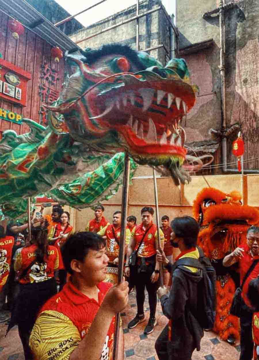 The Dragon (in picture from Tiretta Bazar), also known as Loong, is the fifth of the 12-year cycle of animals which appear in the Chinese zodiac related to the Chinese calendar