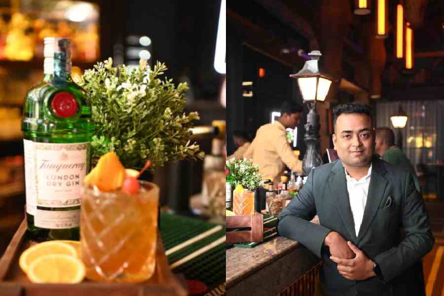 Grapefruit Zest Negroni @ Roots: This variation of a classic negroni at the Chowringhee party pad has a touch of citrus and herbal complexity with ingredients like squeezed grapefruit juice, Tanqueray gin, Campari, sweet vermouth and orange peel. Rs 745