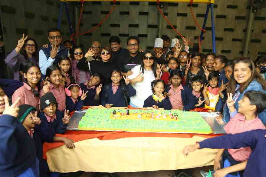 On January 23, 200 children from the city's different NGOs participated in Care &amp; Share. They inaugurated the event by cutting this 5ft-cake along with the club members.  