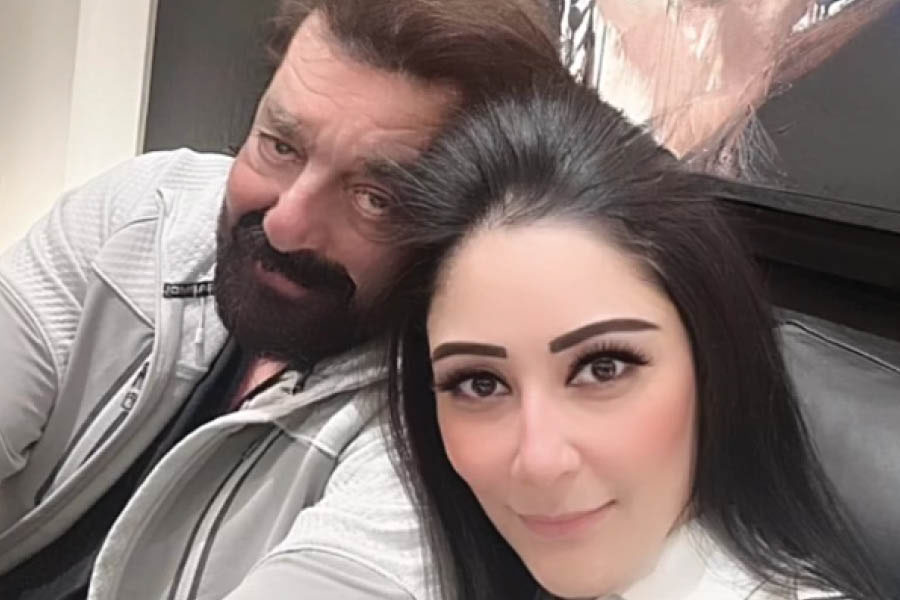 Sanjay Dutt Sanjay Dutt Pens Heartfelt Note For Wife Maanayata On 16th Marriage Anniversary